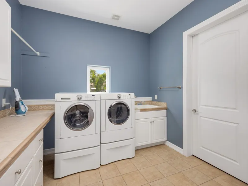 Front-loading washing machine and clothes dryer